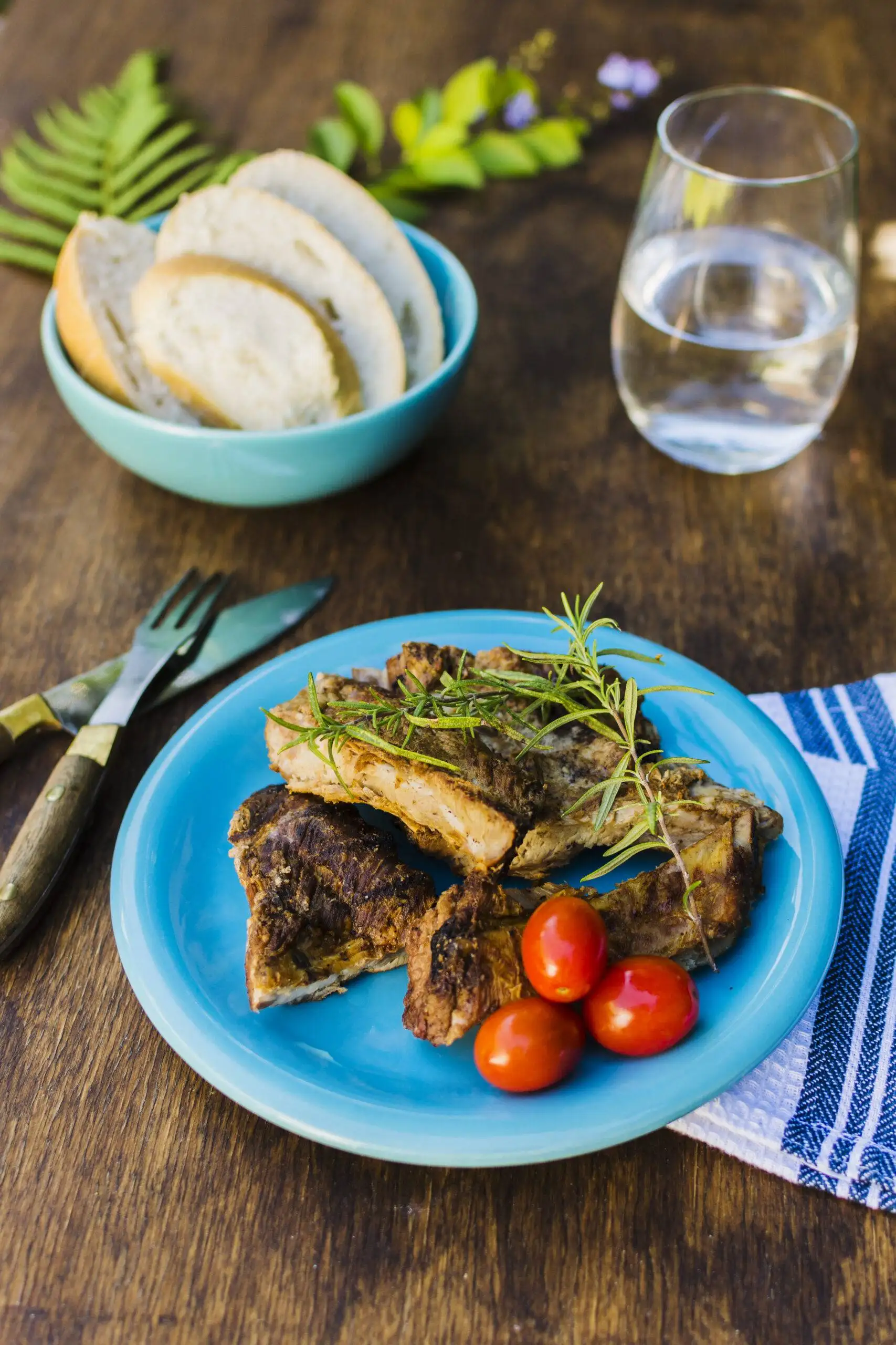 grilled-meat-with-cherry-tomatoes-bread